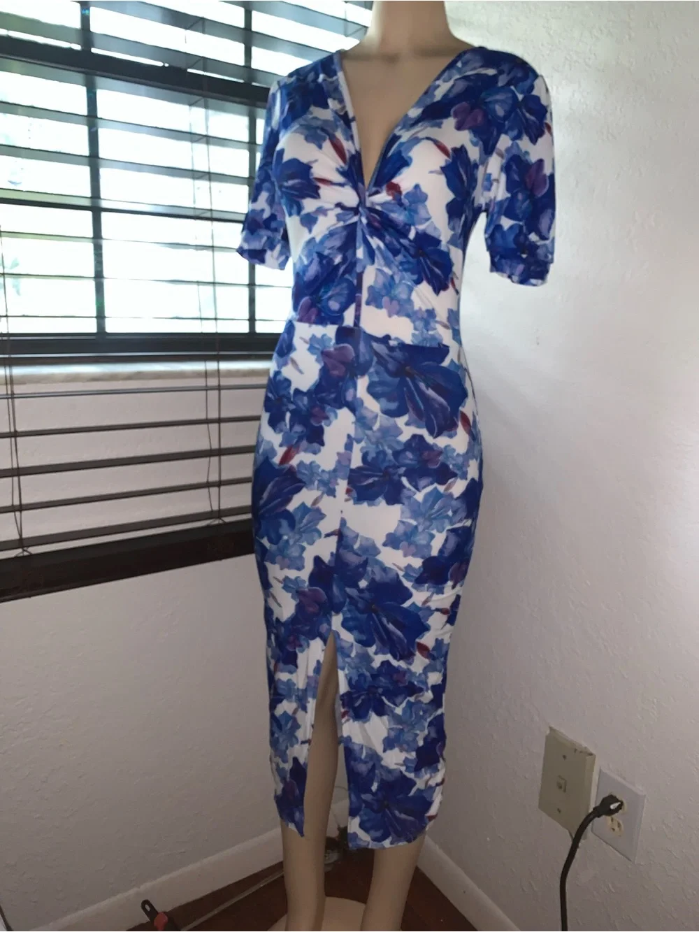 Red Floral Twist-Front Dress, l PRINTED KNOT FRONT MIDI DRESS - L/XL - Picture 9 of 9